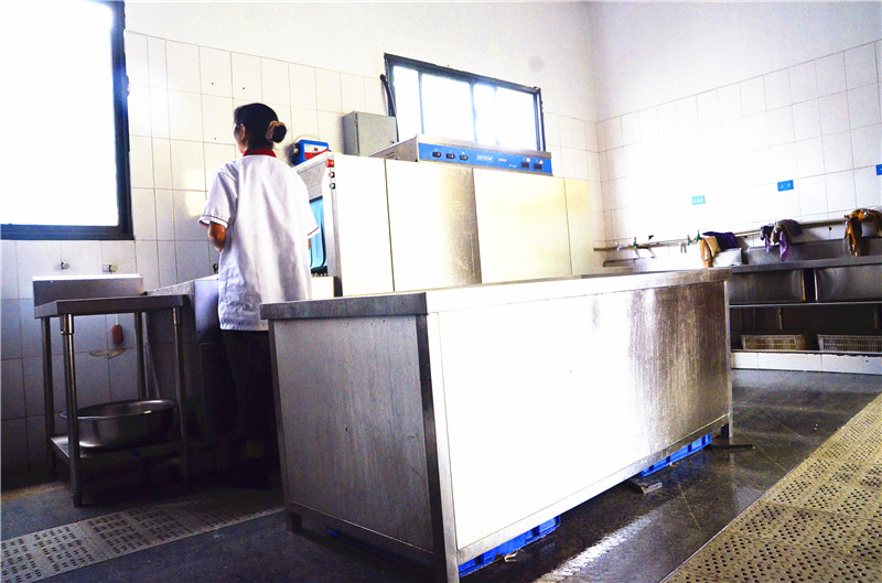 西华大学学校食堂草莓视频懂你更多设备现场图片