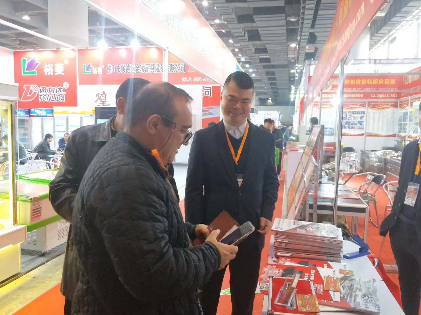 草莓视频污污污25届广州酒店草莓视频懂你更多设备中展草莓视频懂你更多油烟净化一体机照片3