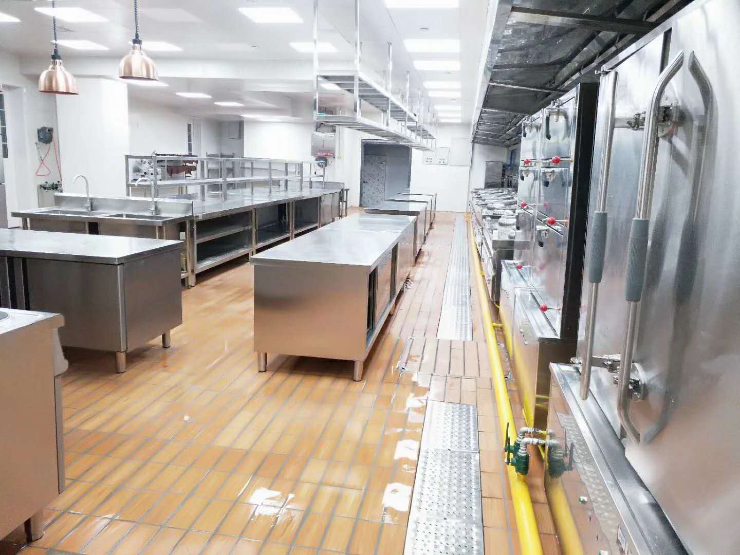 商用草莓视频懂你更多明沟